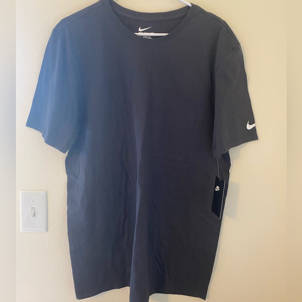 The Nike Tee Black size mens large